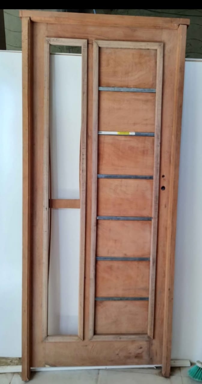 Puerta con Ranura para vidrio entero 0.86x2.05